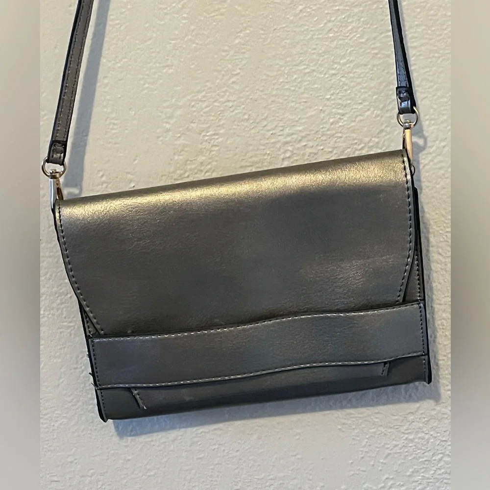 Steel grey metallic Summer & Rose crossbody bag - Picture 6 of 6